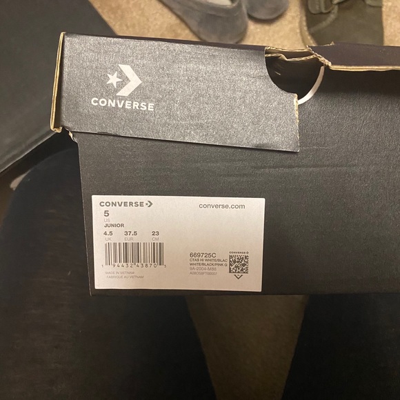 Special addition converse - Picture 2 of 4